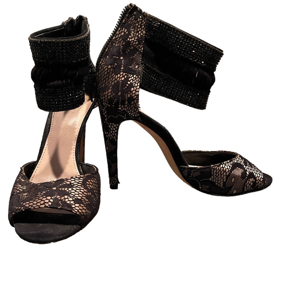 Vince Camuto Heels with Crystal and Lace Ankle Strap- Peep Toe Women’s size 7.5 - Picture 5 of 10